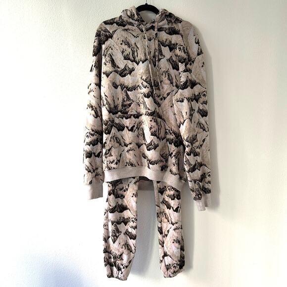 Twenty Montreal Men’s Hyper Reality Mountain Sweatsuit Set Size Medium - Picture 1 of 6
